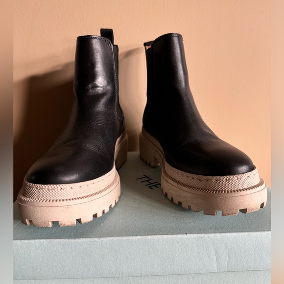 *SOLD* Chunky Chelsea Boots - Picture 9 of 12